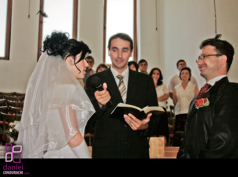 photos-image-of-daniel-and-luminita-wedding-in-iasi-romania-fotografii-nunta-img_3738-mod-001_ Daniel Florin and Luminita Teodor - Church Marriage Photo Shooting