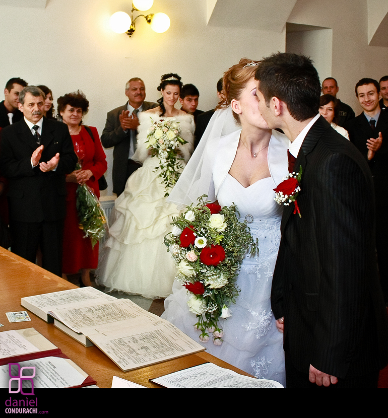 Photo Image of Bogdan and Catalina civil marriage in Iasi Romania by Daniel Mihai Condurachi blog byCodDot 