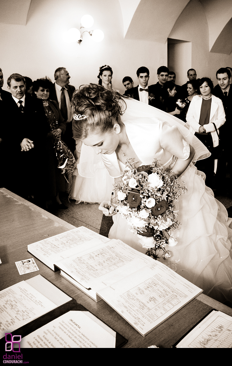 Photo Image of Bogdan and Catalina civil marriage in Iasi Romania by Daniel Mihai Condurachi blog byCodDot 
