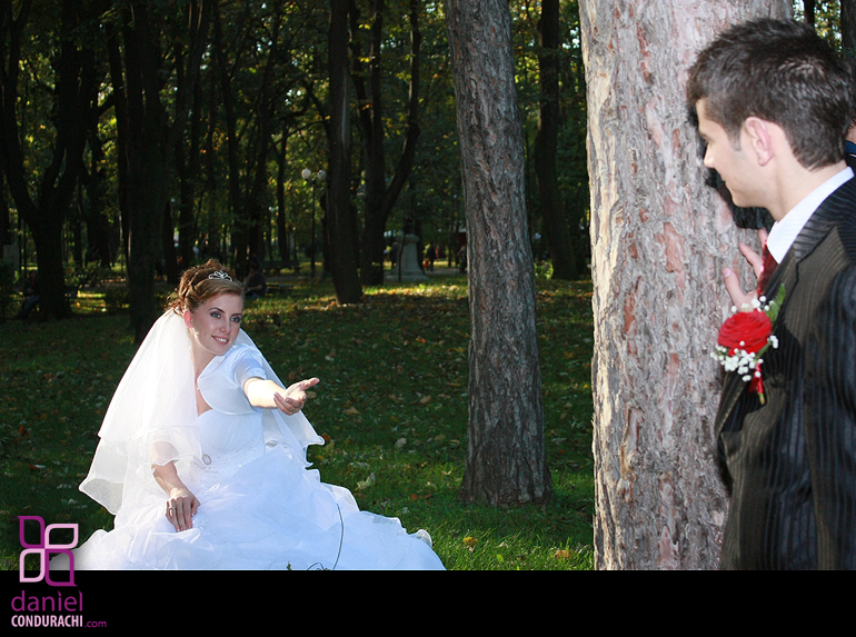 Bogdan and Catalina Paduraru Wedding Photo Shooting in Copou Park of Iasi