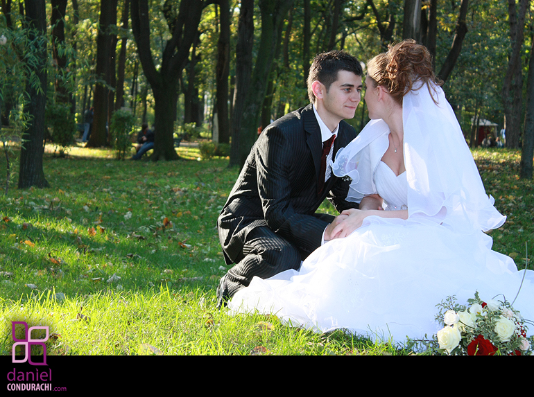 Bogdan and Catalina Paduraru Wedding Photo Shooting in Copou Park of IasiBogdan and Catalina Paduraru Wedding Photo Shooting in Copou Park of Iasi