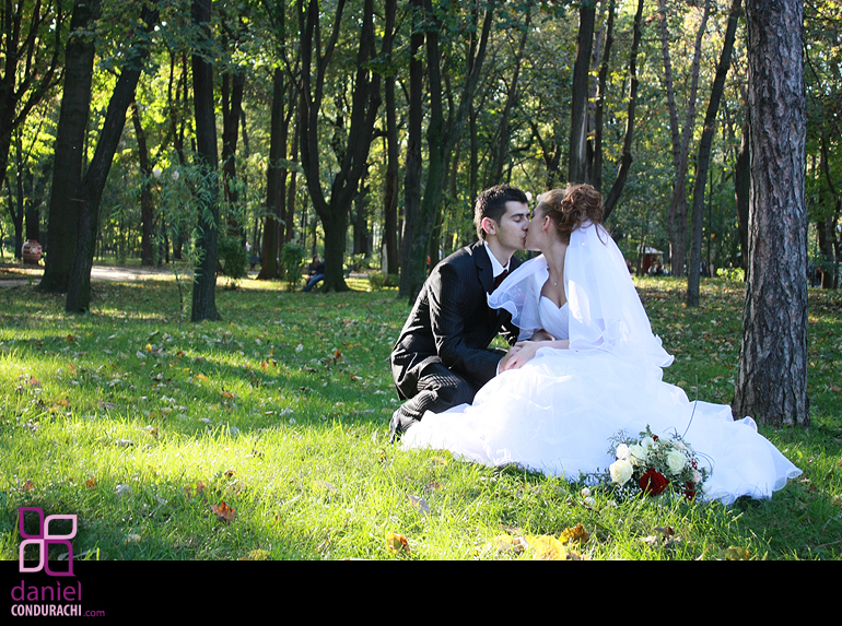 Bogdan and Catalina Paduraru Wedding Photo Shooting in Copou Park of Iasi
