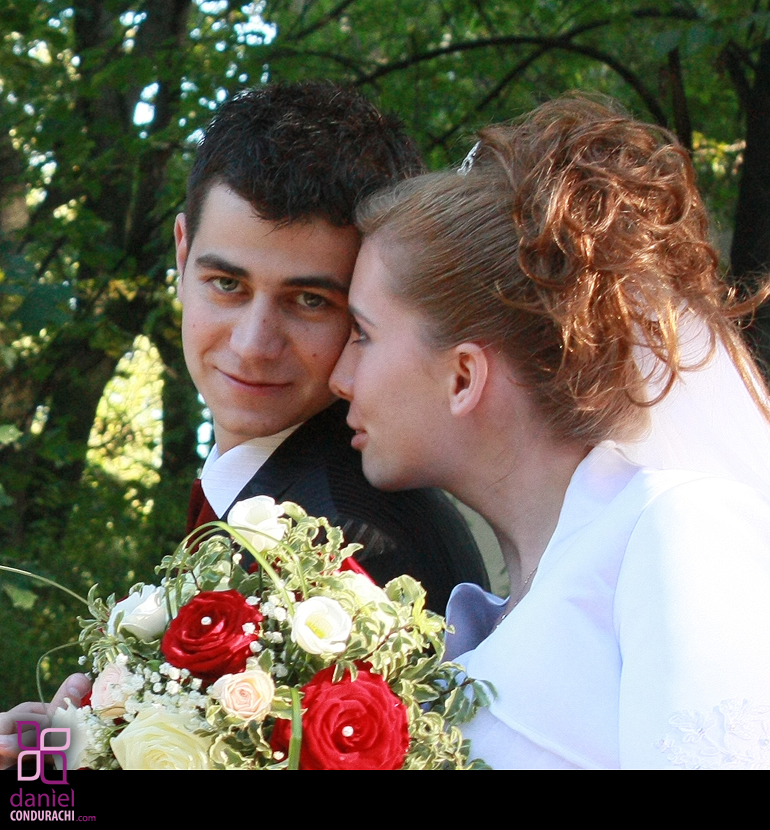 Bogdan and Catalina Paduraru Wedding Photo Shooting in Copou Park of IasiBogdan and Catalina Paduraru Wedding Photo Shooting in Copou Park of Iasi