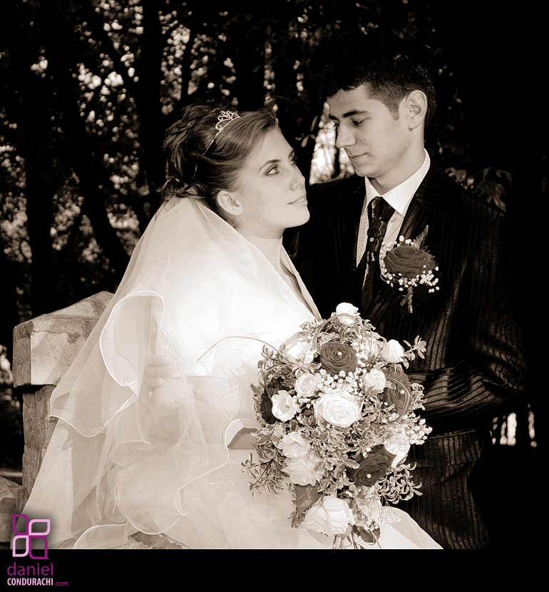Bogdan and Catalina Paduraru Wedding Photo Shooting in Copou Park of IasiBogdan and Catalina Paduraru Wedding Photo Shooting in Copou Park of Iasi