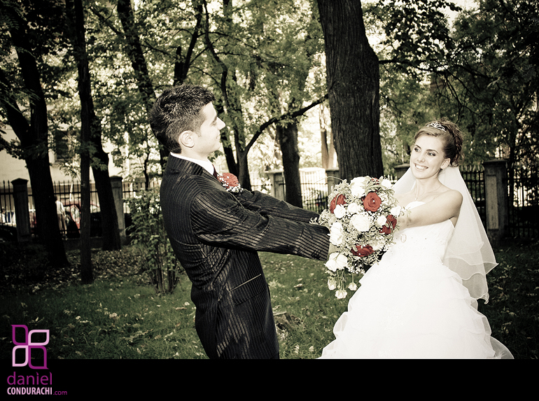 Bogdan and Catalina Paduraru Wedding Photo Shooting in Copou Park of IasiBogdan and Catalina Paduraru Wedding Photo Shooting in Copou Park of Iasi